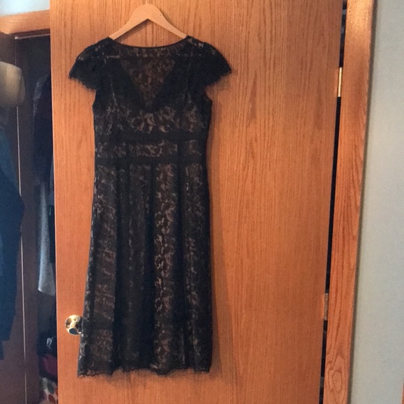 Ann Taylor Loft beautiful lace dress - Picture 3 of 4